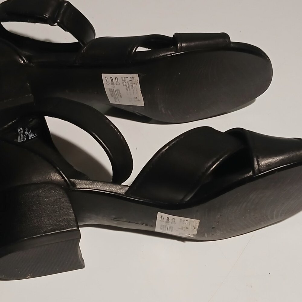 Black Clarks Caroleigh Anya Sandals Size 6.5M - PRICE FIRM! - Picture 6 of 10